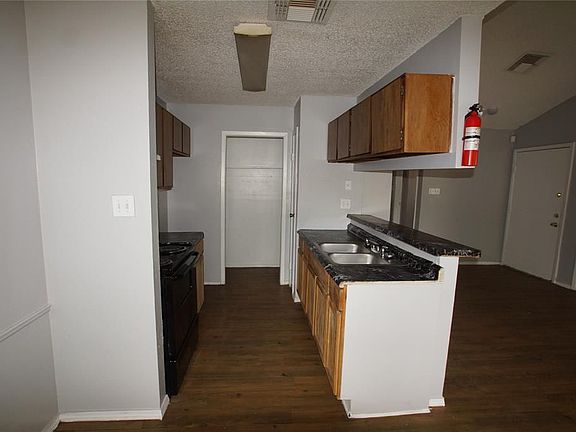 3rd image of 5523 Farley Dr #A
