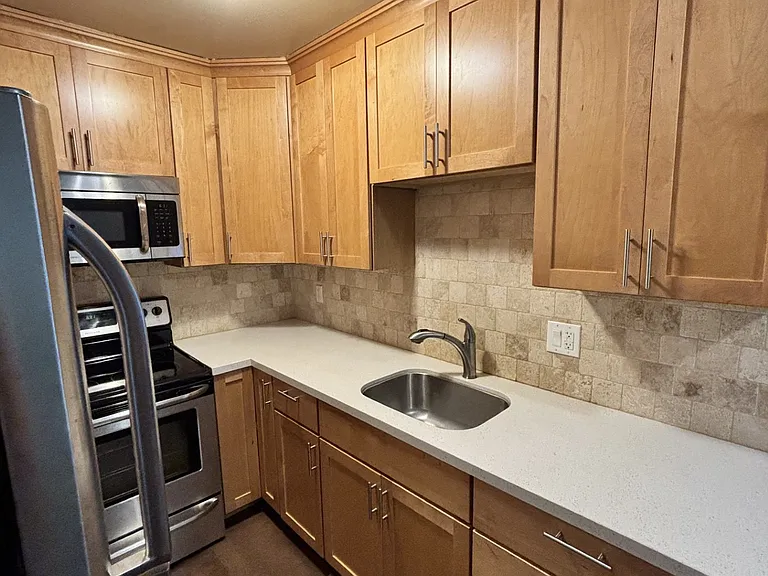 523 Poplar Ave #7 — Photo 10