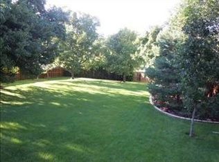 912 Hickory Hill Rd, Papillion, NE 68046