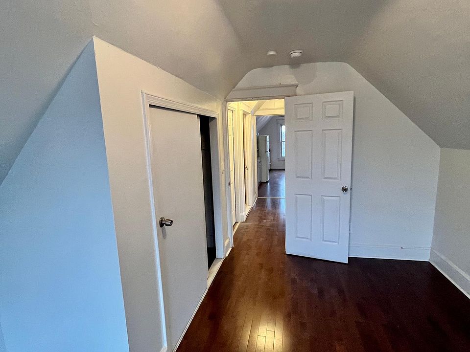 1st image of 44 Alexander Ave Floor 3