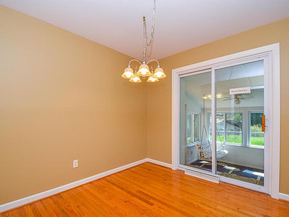 5th image of 2912 Glenmont Dr