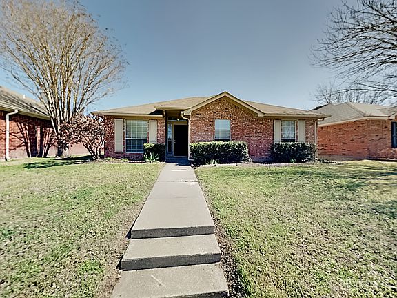 2nd image of 2620 Helen Ln