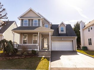 308 Center Oaks Trl, Bay Shore, NY 11706