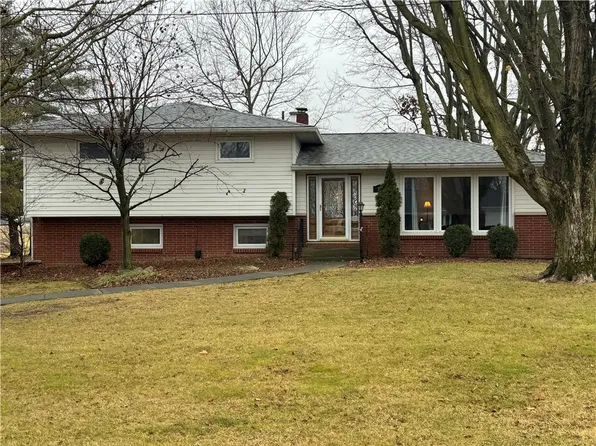 11 Payne Dr, Paris, IL 61944
