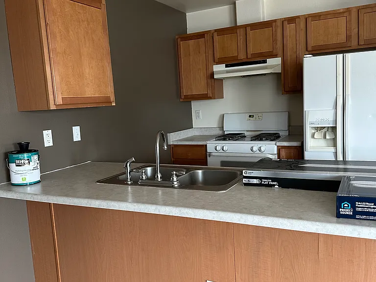 115 E Potter Dr — Photo 6