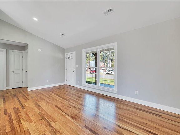 5th image of 1100 Oakgrove Ave