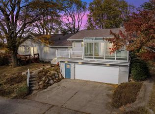 6531 Eldora Rd, Waterloo, IA 50701