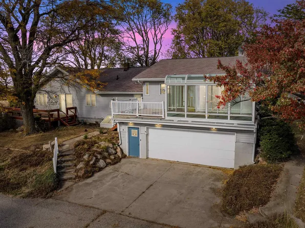 6531 Eldora Rd, Waterloo, IA 50701