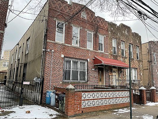 1st image of 696 Bristol St Floor 1