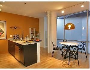 4th image of 860 W Blackhawk St #2103