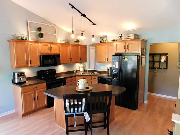 3rd image of 3944 Spruce Ln