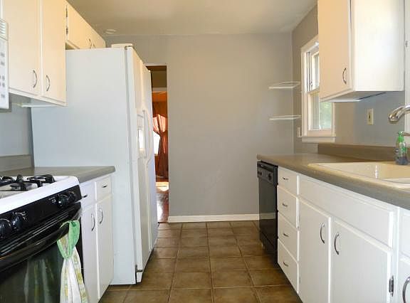 5th image of 13620 Parker St