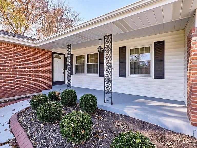 415 Trail Grove Ct — Photo 2