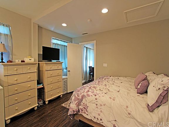 4th image of 202 S Kroeger St