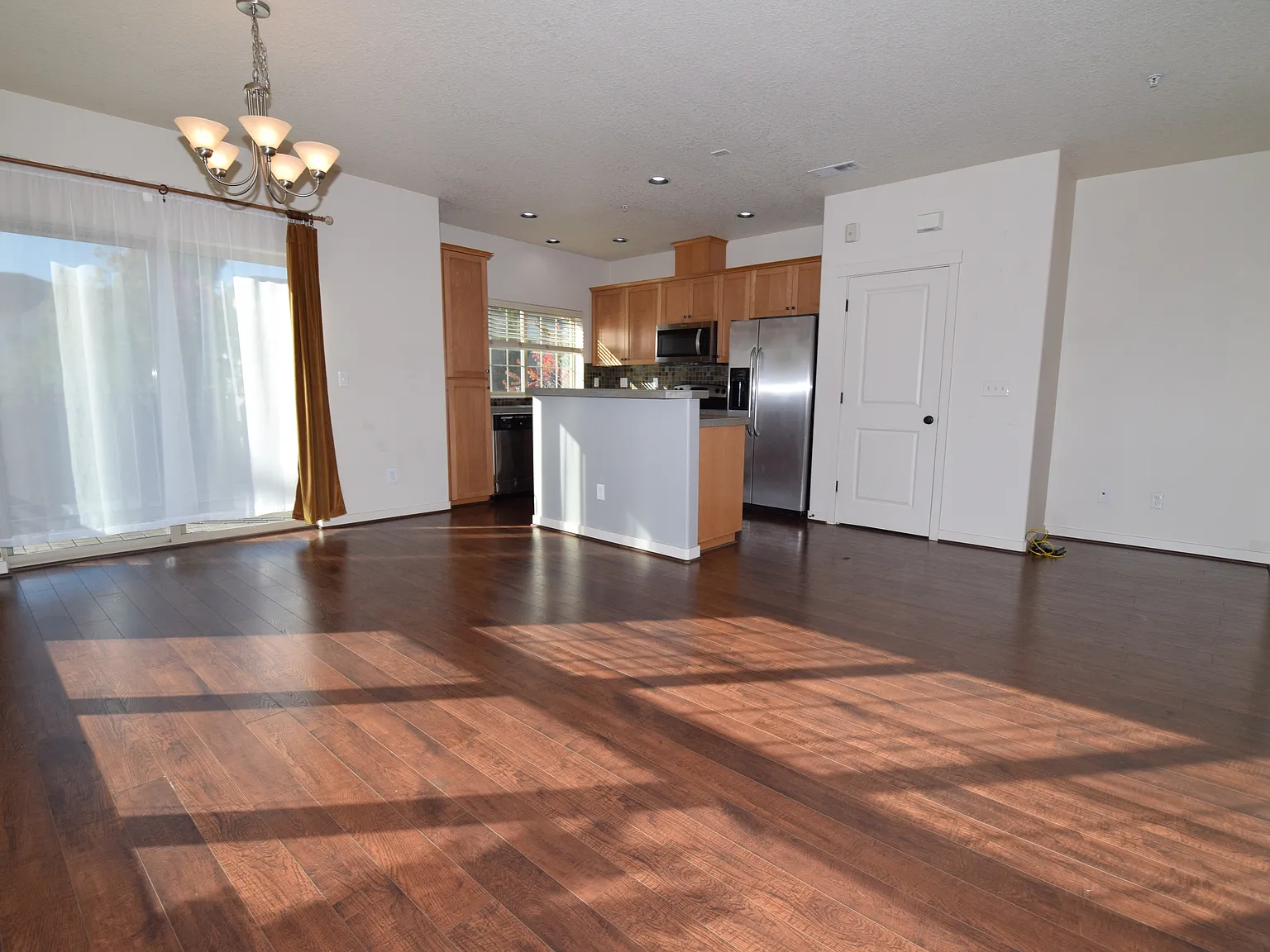 632 NE Roydon Lane - 1 — Photo 3