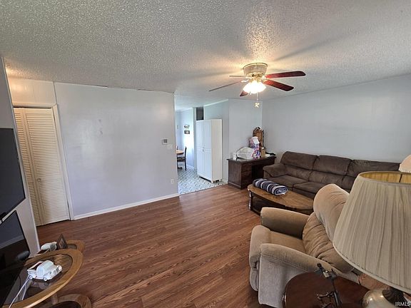 3rd image of 619 W 9th St