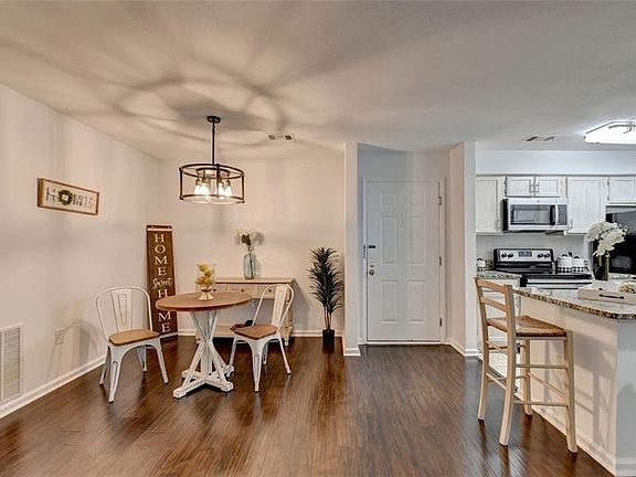 3rd image of 3101 Pine Heights Dr NE #3101