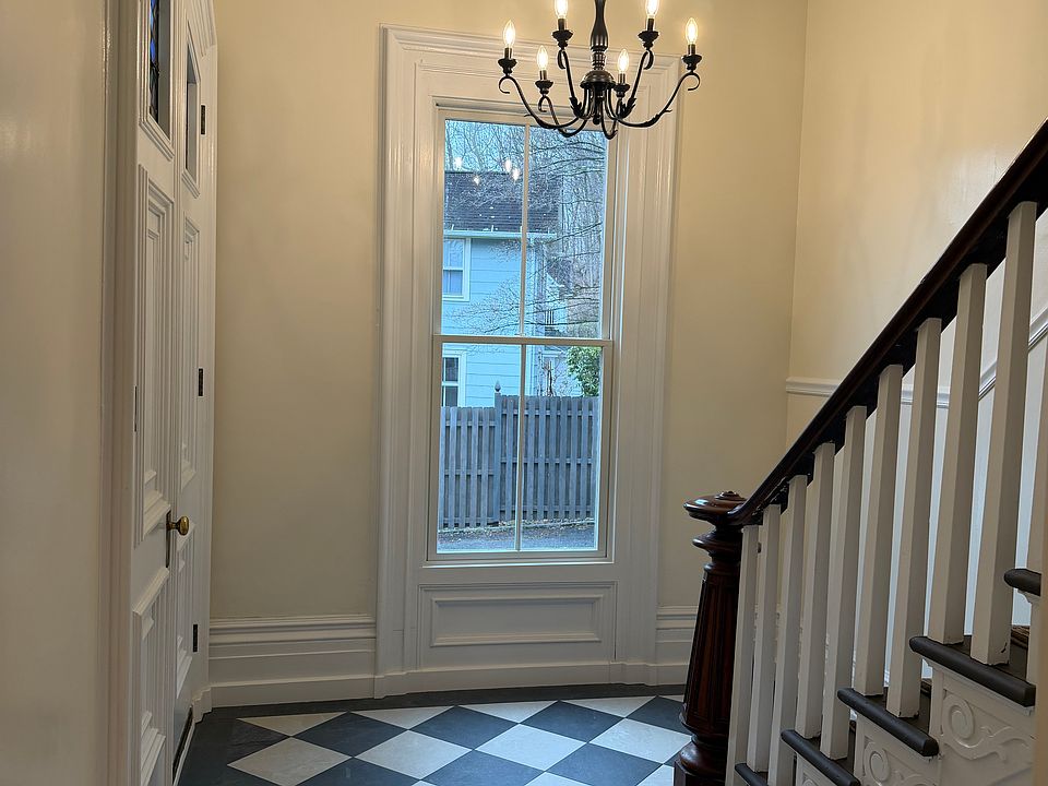 1st image of 87 Edgemont Rd Floor 1