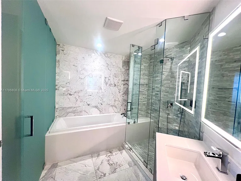 851 NE 1st Ave #1907A — Photo 40
