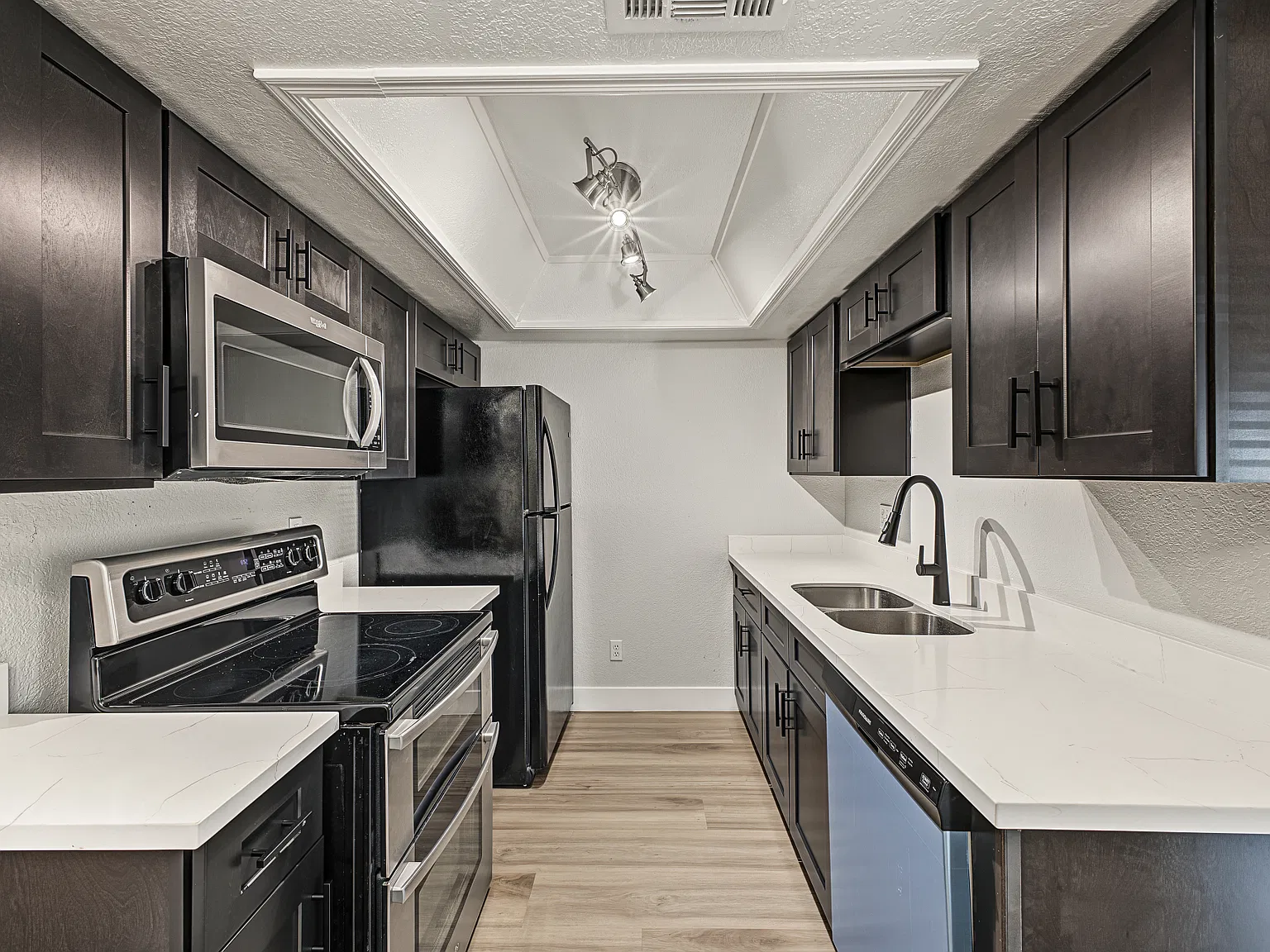 2 bed, 849 sqft, $1,675 — Photo 1
