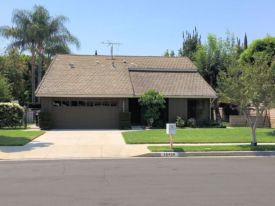 1st image of 15438 Marilla St