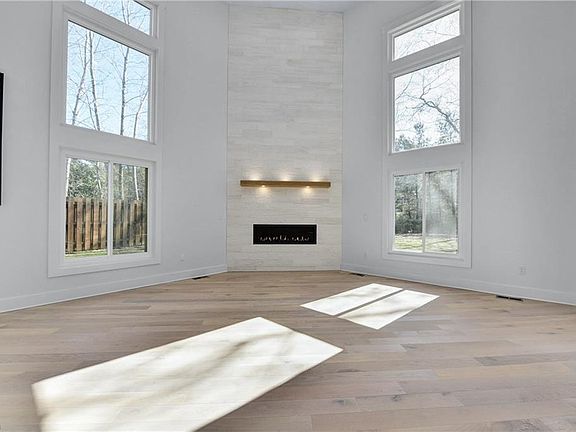 3rd image of 30125 Greenview Pkwy