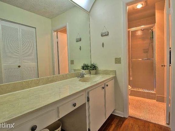 4th image of 1913 SW 15th St APT 15