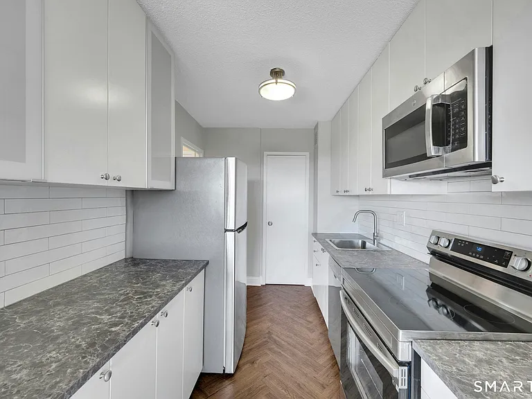 44 Strawberry Hill Ave #7E — Photo 11