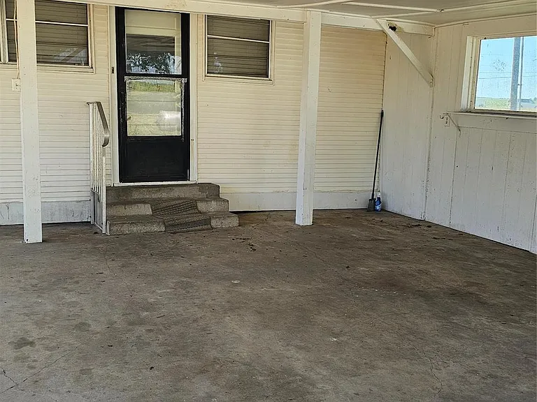 5081 FM 973 — Photo 26