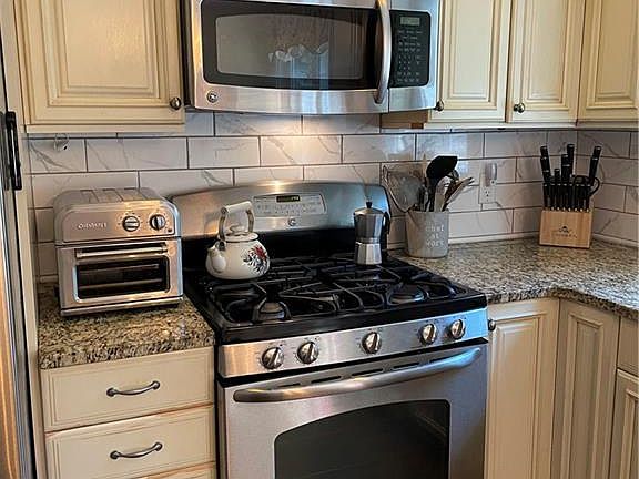 5th image of 36 Brookside Dr