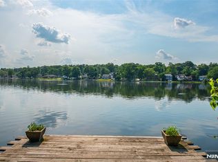 77 Lake Dr E, Wayne, NJ 07470