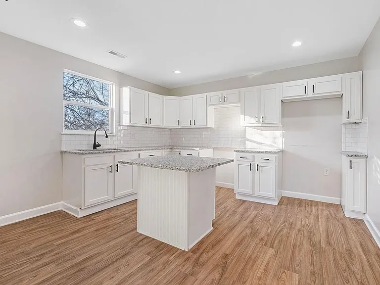 510 Glendower Ave — Photo 3