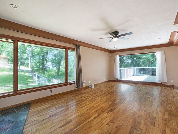 3rd image of 211 Dogwood Trl