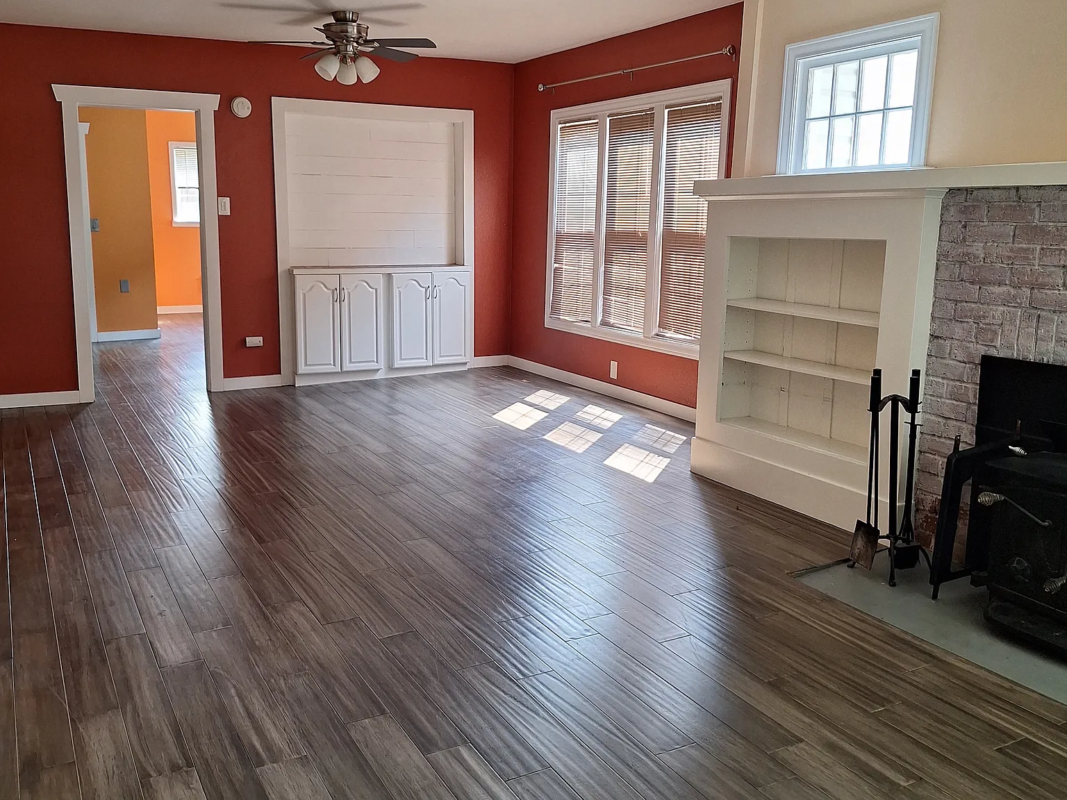 3 bed, 1.5 bath, 1596 sqft, $2,650 — Photo 2