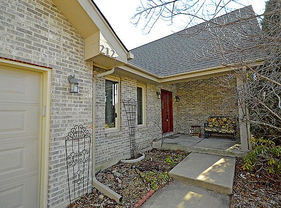 3rd image of 212 Beechwood Dr