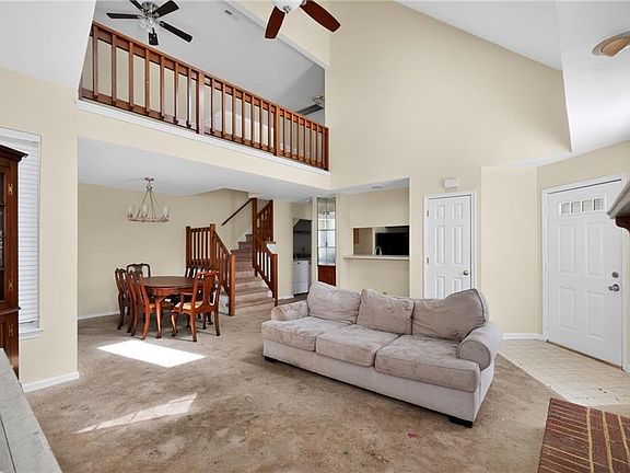 5th image of 104 White Ridge Ln