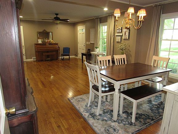 Dining Room  (10 x 15)