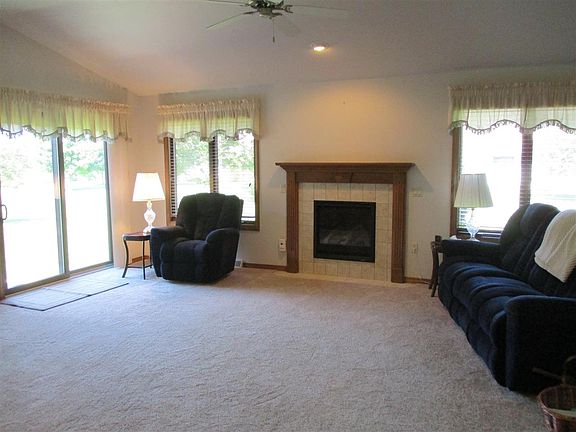 2nd image of 810 E River Dr