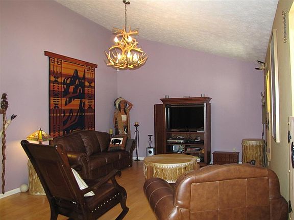 3rd image of 812 Donnelly Ave