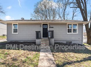 33085 W 82nd St, De Soto, KS 66018