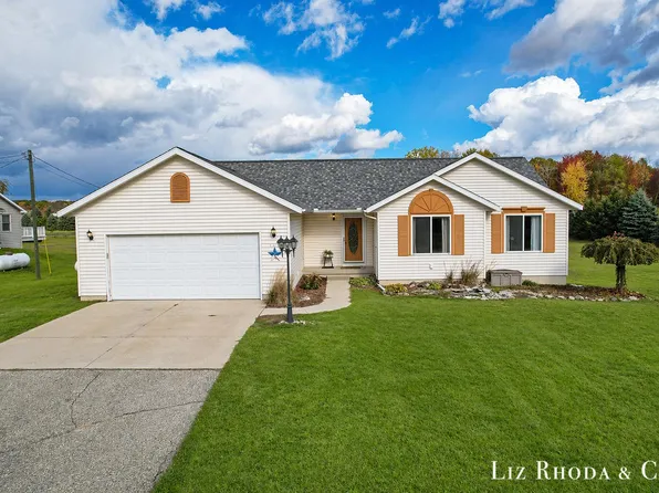 11099-18 Mile Rd NE, Cedar Springs, MI 49319