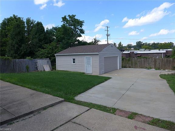 3rd image of 1233 Barcelona Dr