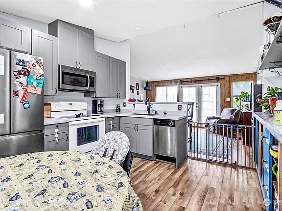 3rd image of 11403 Gardner Court SE