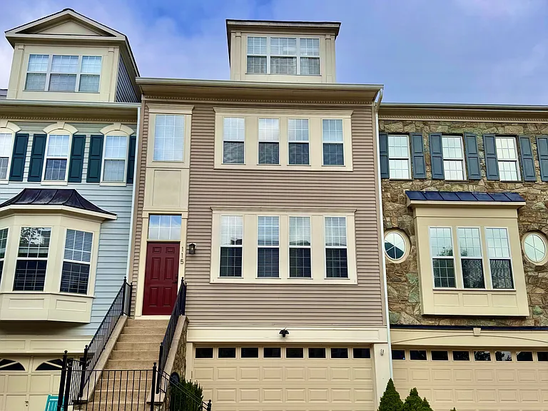 115 Lake Cook Dr — Photo 1