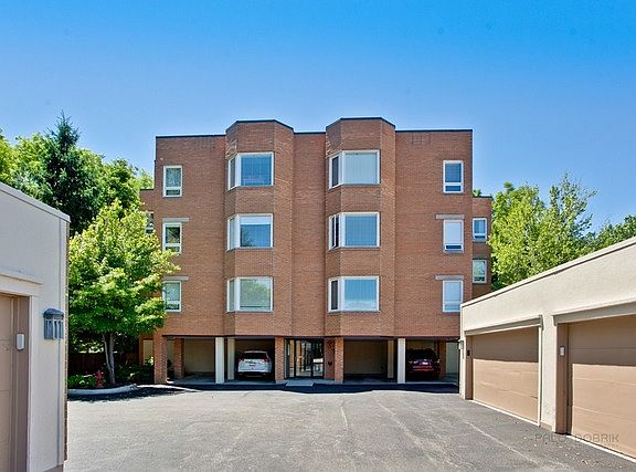 2nd image of 1635 N Milwaukee Ave APT 306