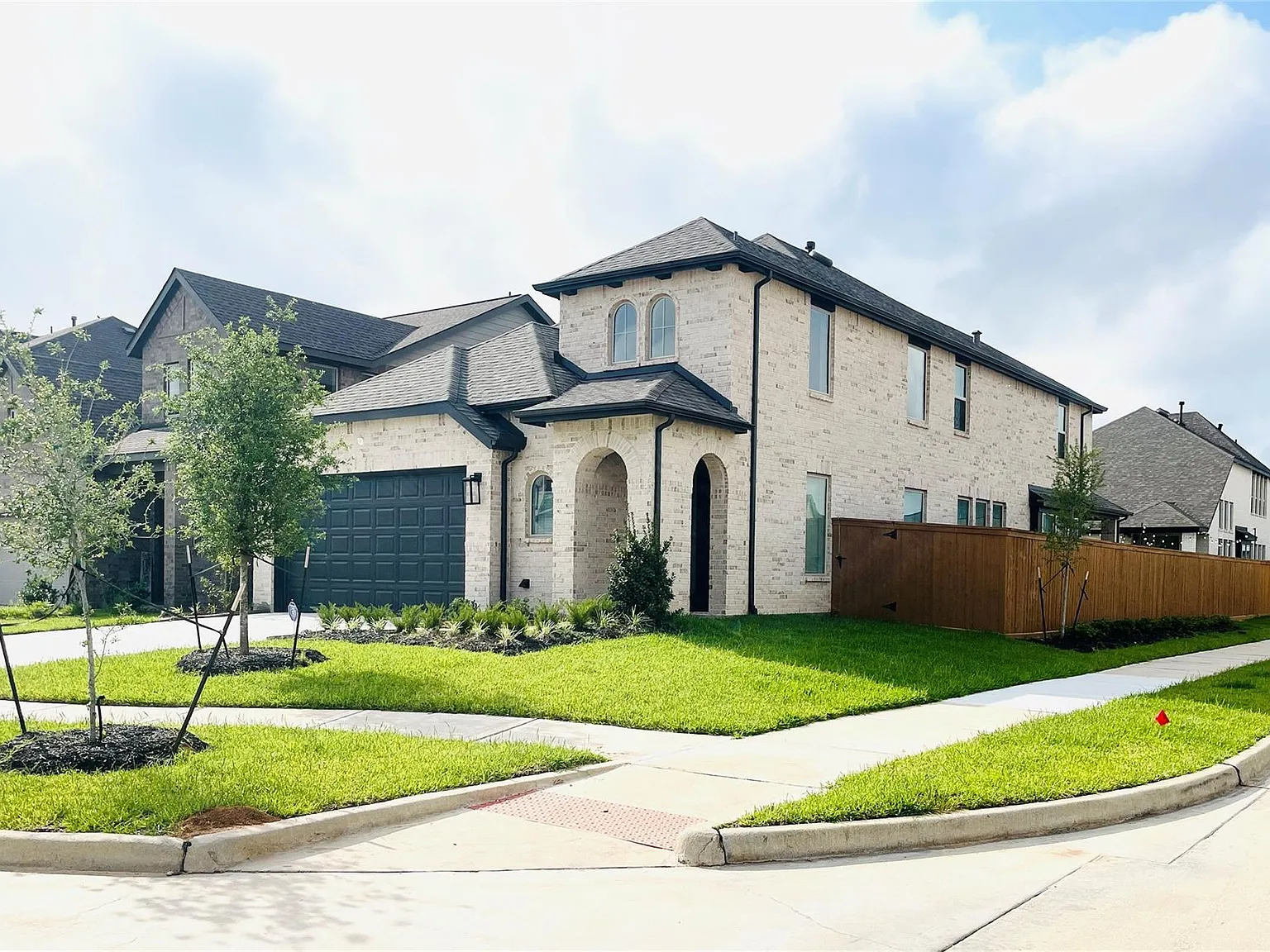 4 bed, 4.0 bath, $3,499 — Photo 2