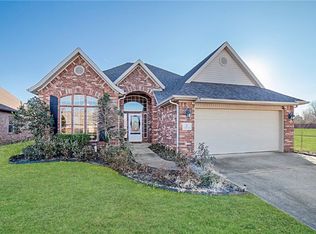 2 Grassland Trl, Bentonville, AR 72712
