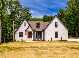 1221 Kellys View Dr, Greenback, TN 37742