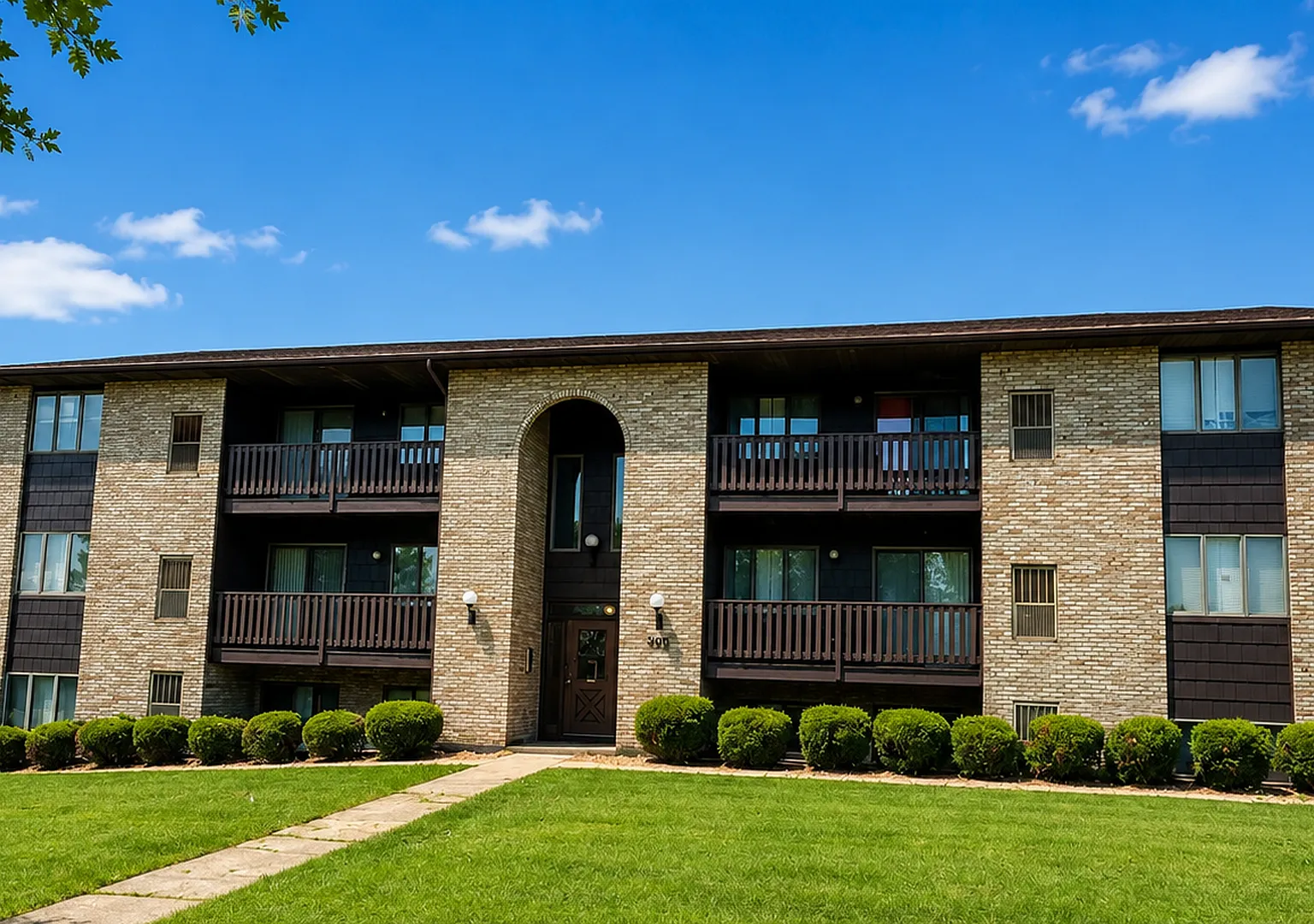Country Club Garden Apartments — Photo 2