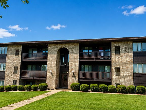 2nd image of 483-491 Lovers Lane; Country Clb #4401-4409-4516